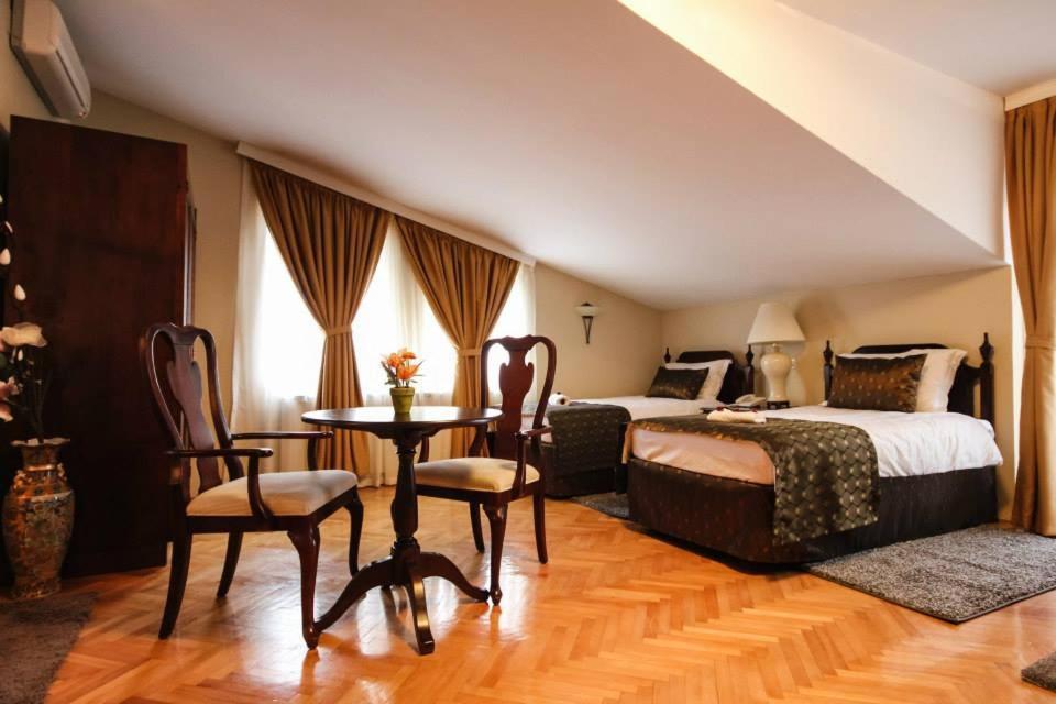 Hotel Villa Alexander Skopje Bagian luar foto