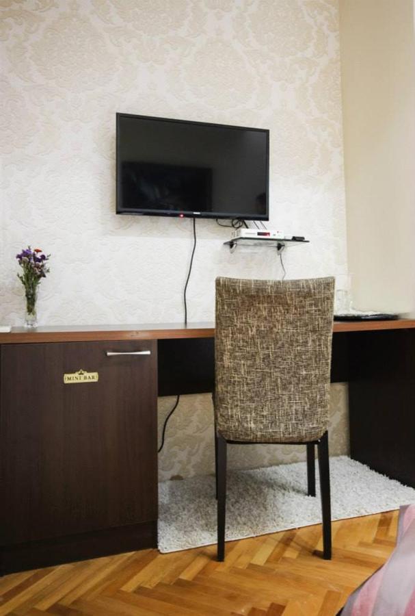 Hotel Villa Alexander Skopje Bagian luar foto