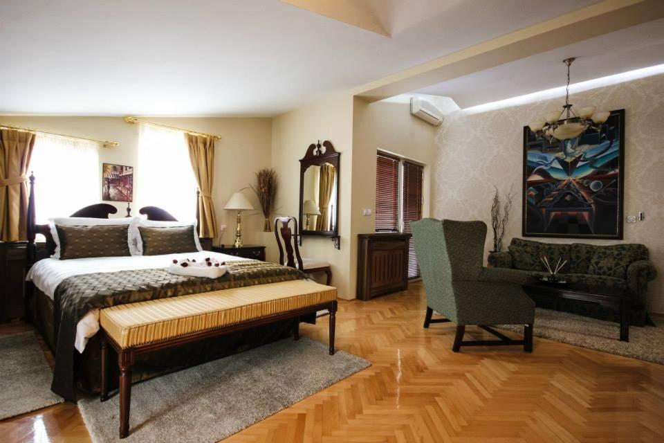 Hotel Villa Alexander Skopje Bagian luar foto