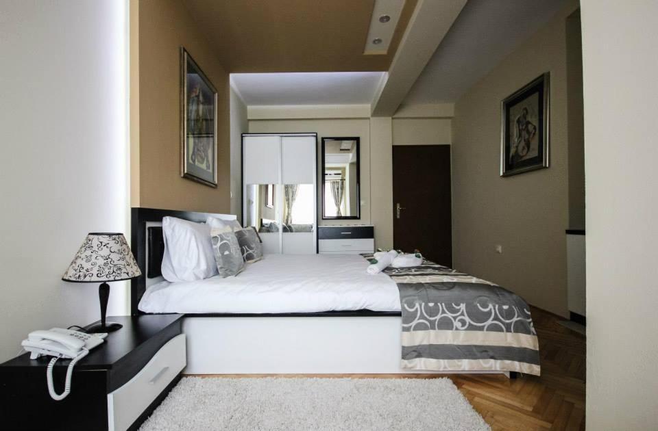 Hotel Villa Alexander Skopje Bagian luar foto
