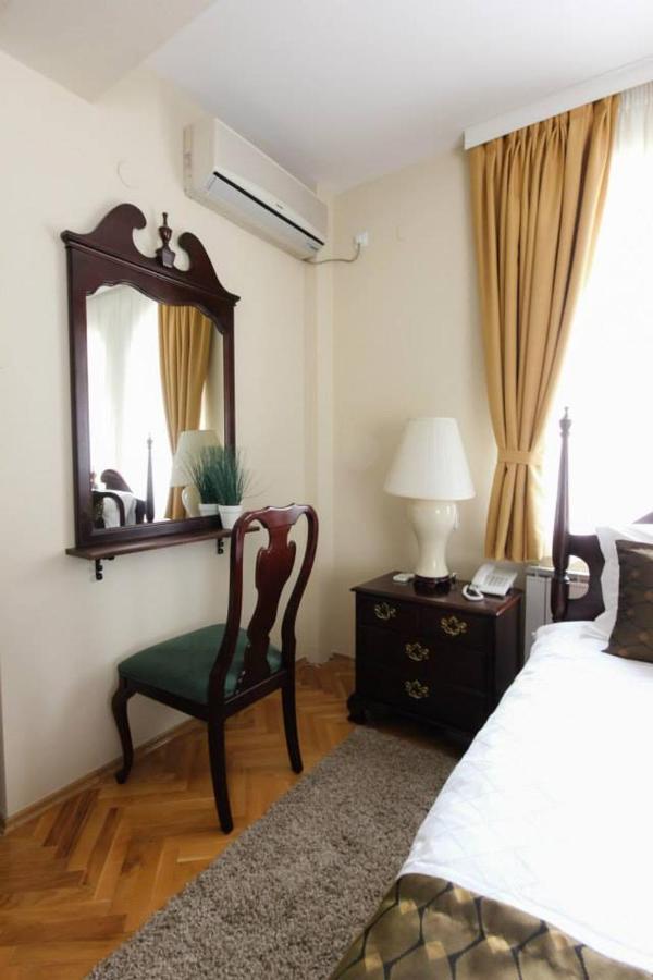 Hotel Villa Alexander Skopje Bagian luar foto