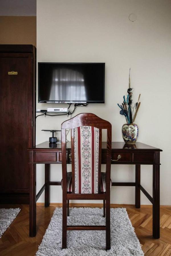 Hotel Villa Alexander Skopje Bagian luar foto