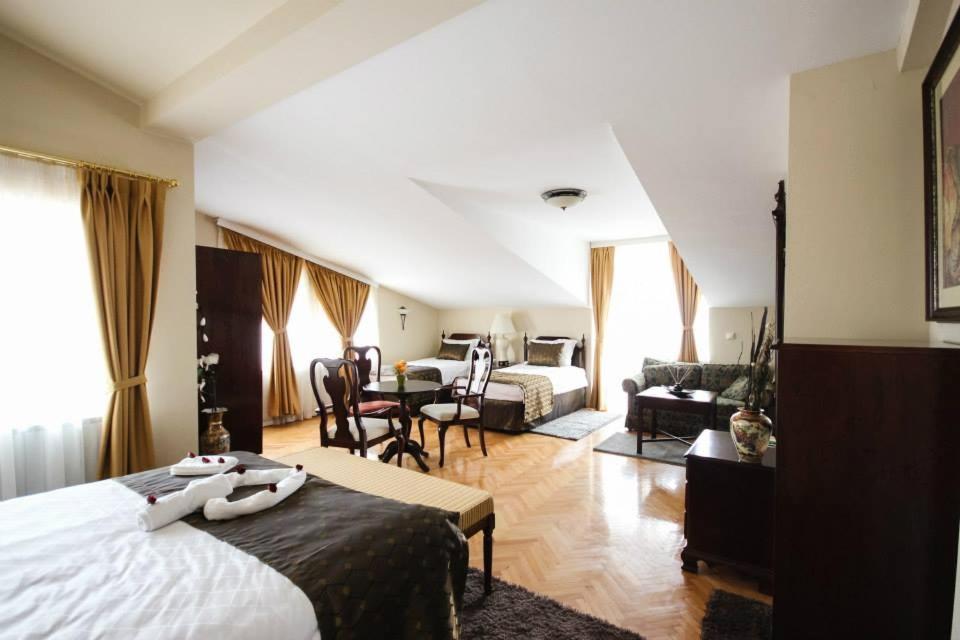 Hotel Villa Alexander Skopje Bagian luar foto